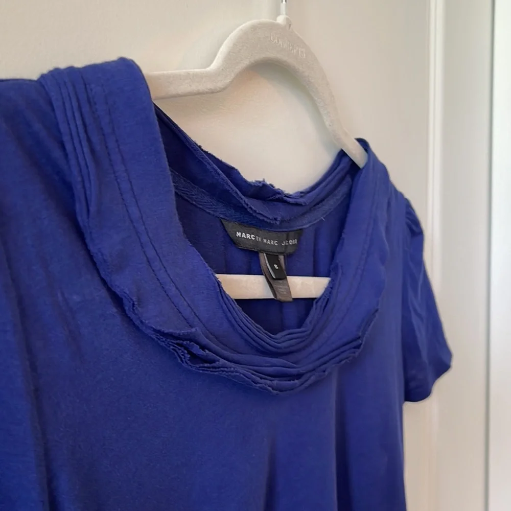 blue cap sleeve T-shirt with decorative neckline Marc by Marc Jacobs size small - Picture 3 of 5